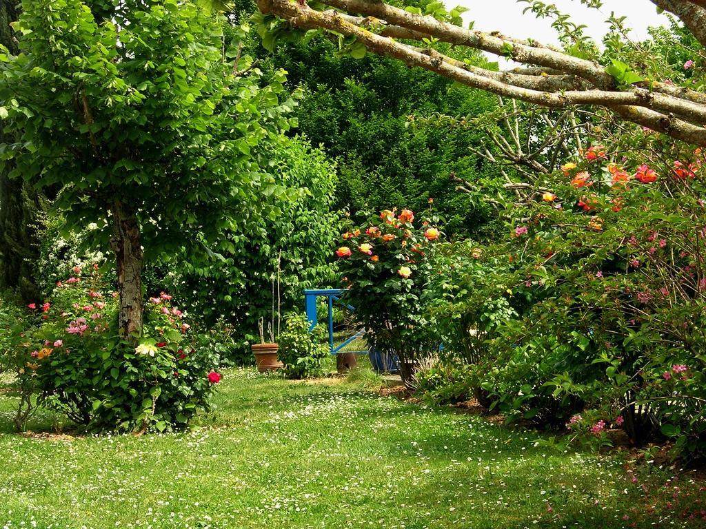 Le Colombier Bed & Breakfast วีเนิฟ-โซร์-ล็อต ภายนอก รูปภาพ