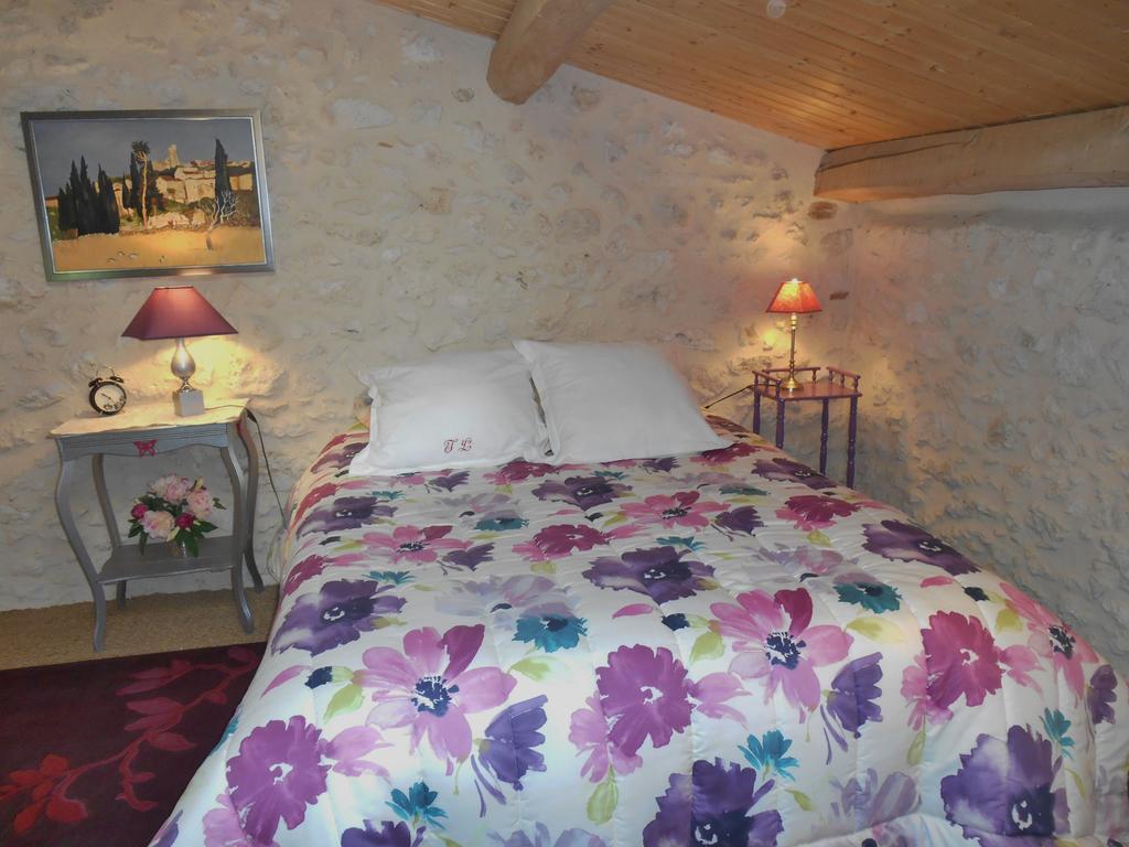 Le Colombier Bed & Breakfast วีเนิฟ-โซร์-ล็อต ภายนอก รูปภาพ