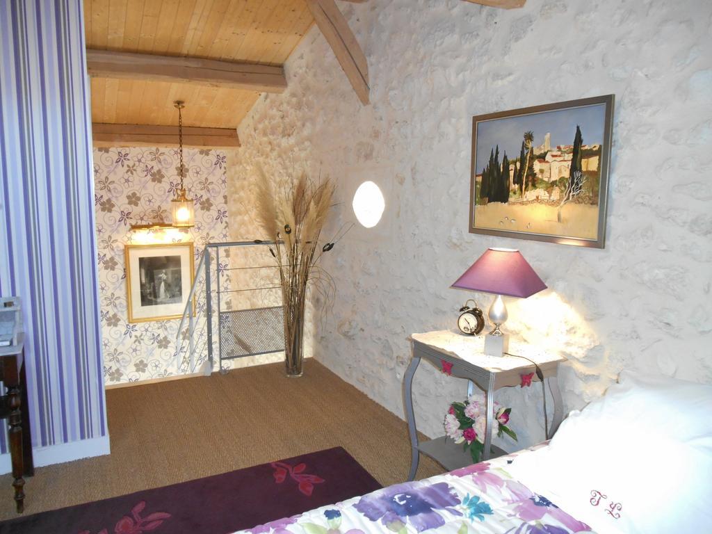 Le Colombier Bed & Breakfast วีเนิฟ-โซร์-ล็อต ภายนอก รูปภาพ