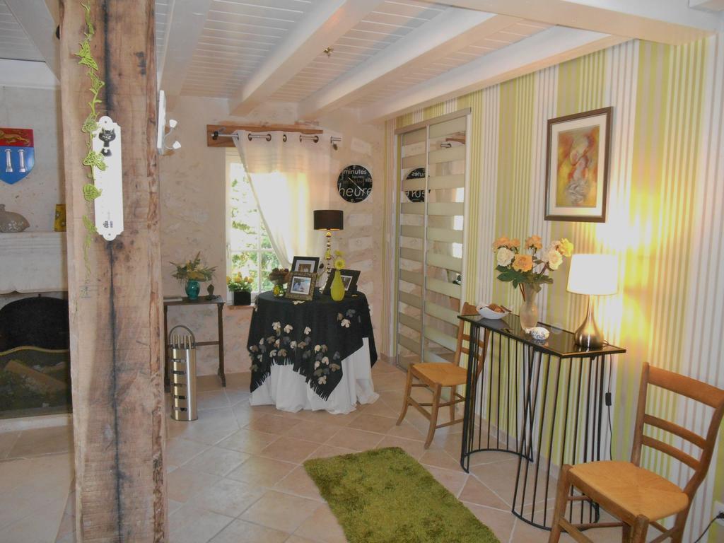 Le Colombier Bed & Breakfast วีเนิฟ-โซร์-ล็อต ภายนอก รูปภาพ