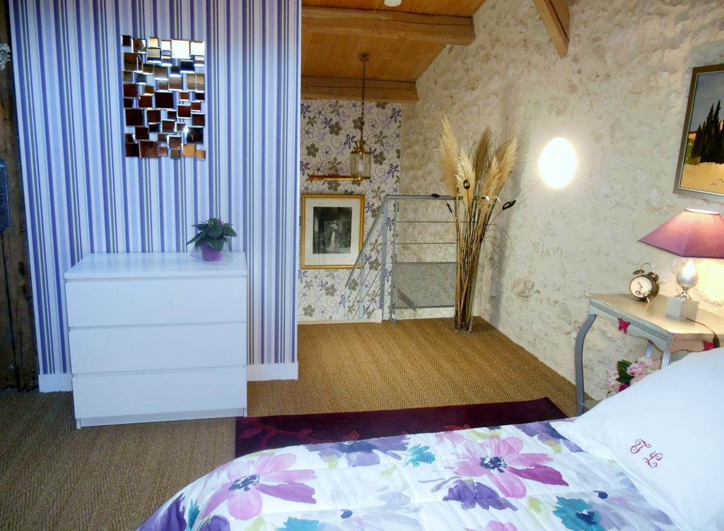 Le Colombier Bed & Breakfast วีเนิฟ-โซร์-ล็อต ภายนอก รูปภาพ
