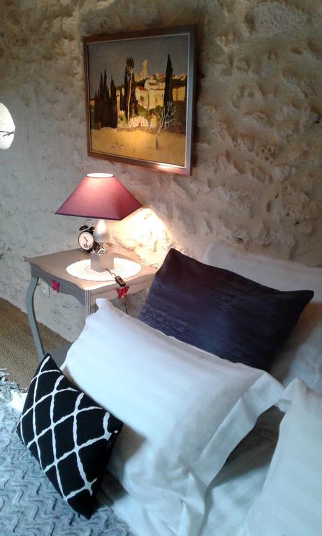 Le Colombier Bed & Breakfast วีเนิฟ-โซร์-ล็อต ภายนอก รูปภาพ